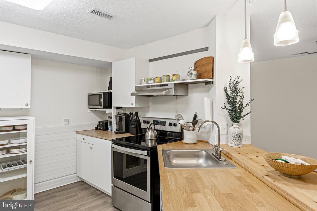 4920 DORSEY HALL DRIVE Unit: 6