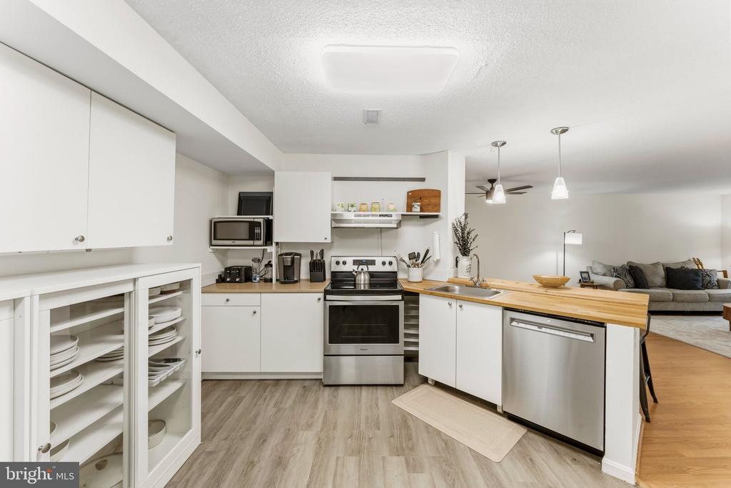 4920 DORSEY HALL DRIVE Unit: 6