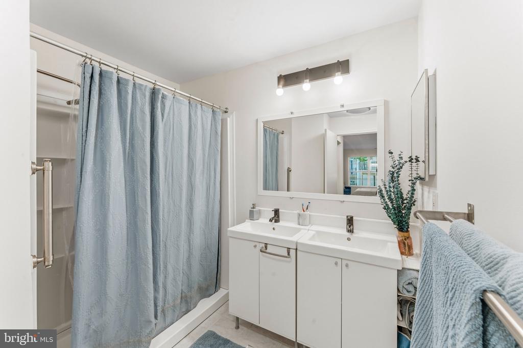 4920 DORSEY HALL DRIVE Unit: 6