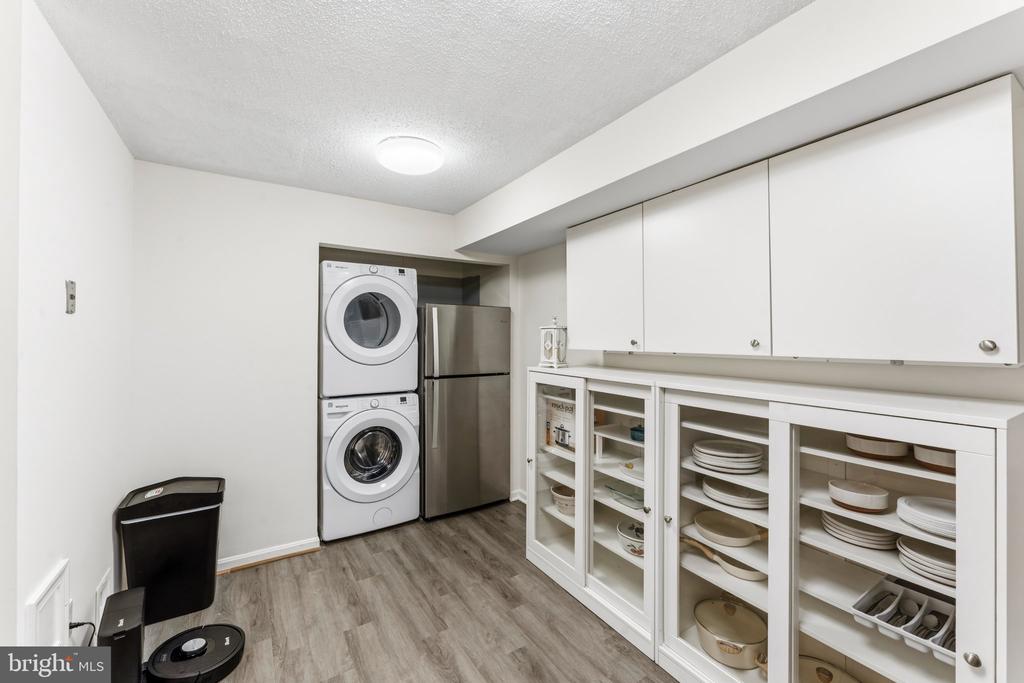 4920 DORSEY HALL DRIVE Unit: 6
