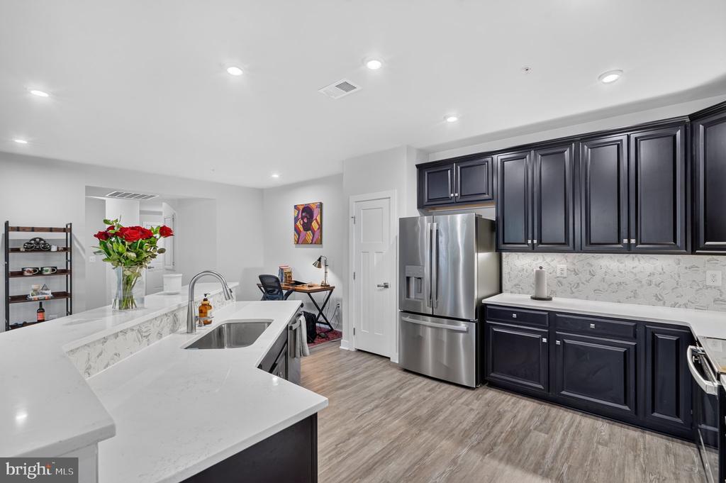 10020 RUFFIAN WAY Unit: B