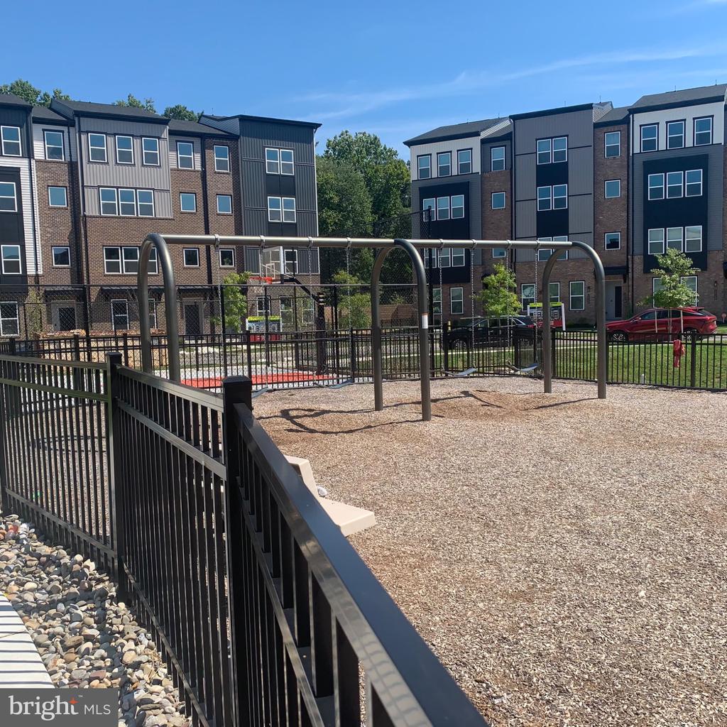 10020 RUFFIAN WAY Unit: B