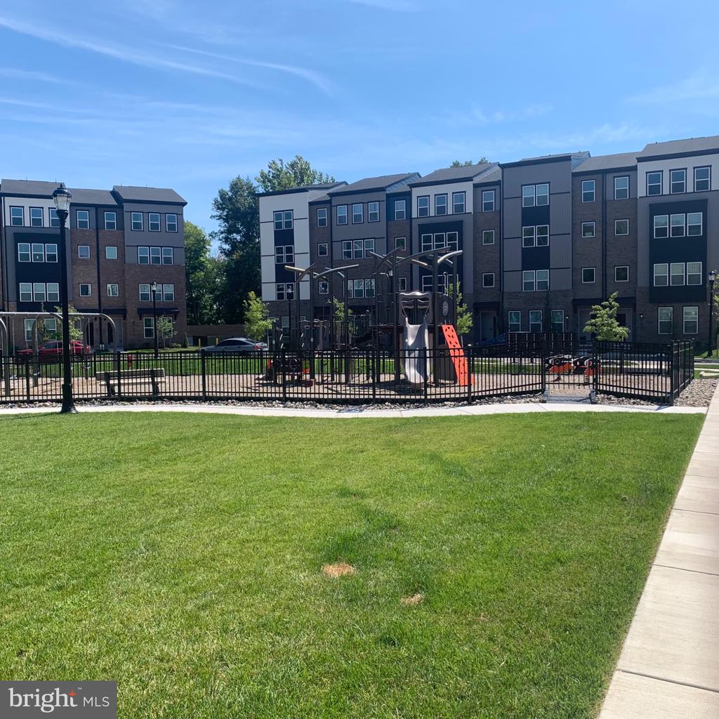 10020 RUFFIAN WAY Unit: B