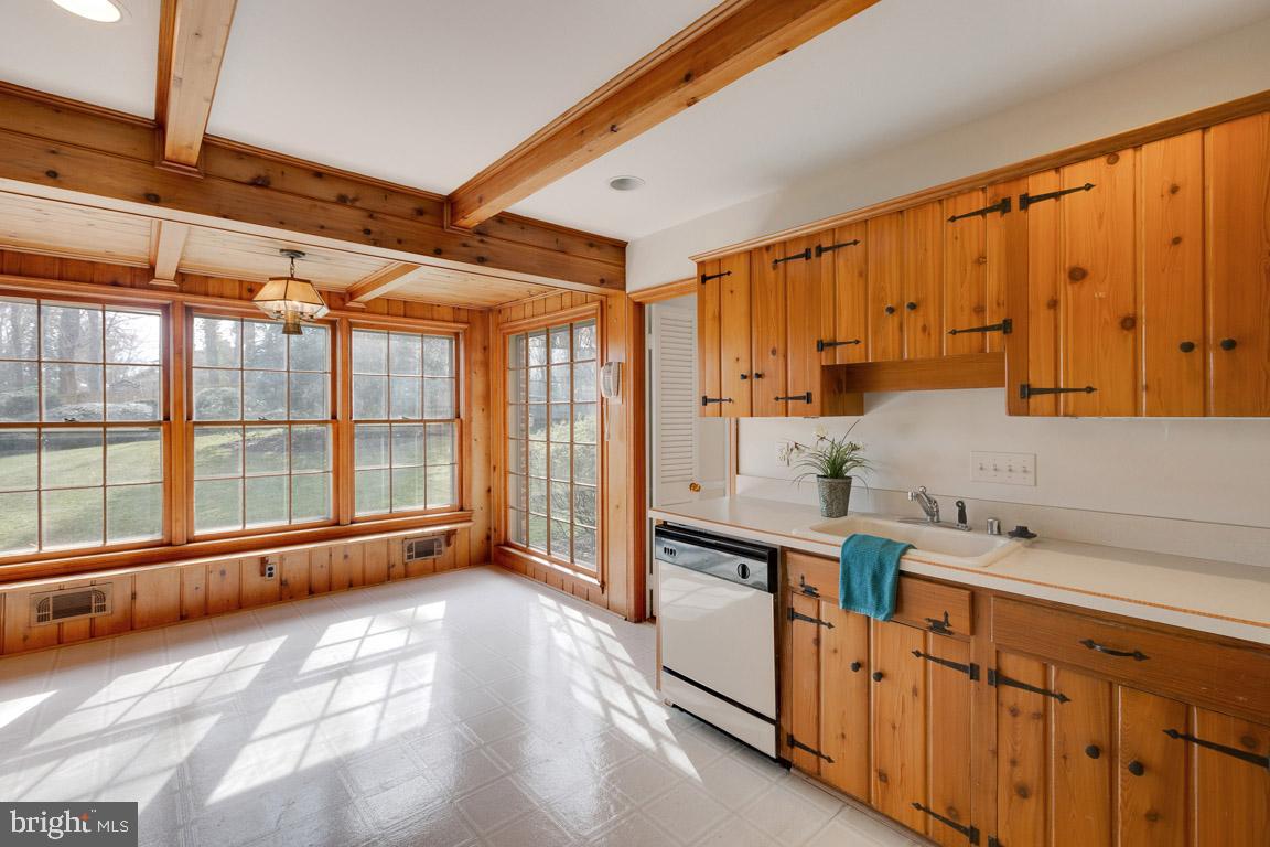 11805 Magruder LANE