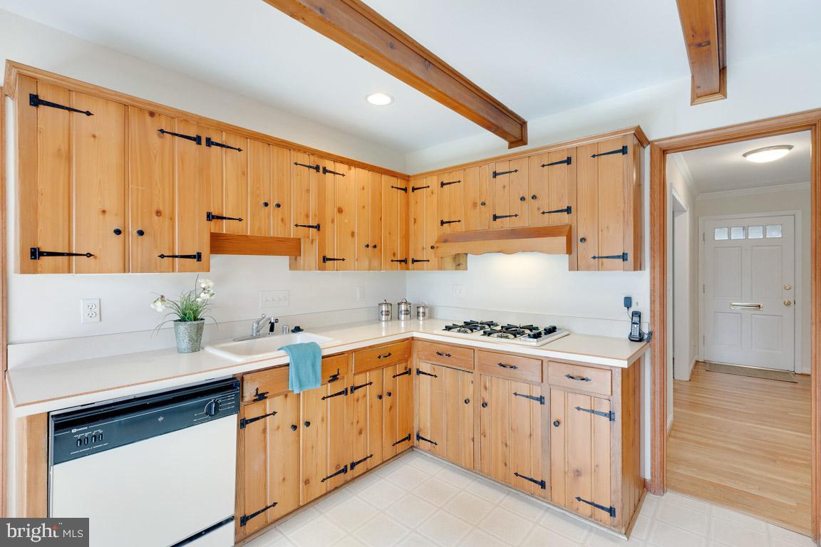 11805 Magruder LANE