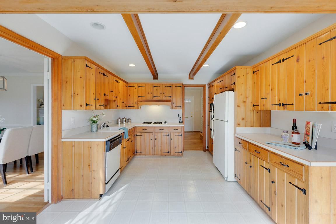 11805 Magruder LANE