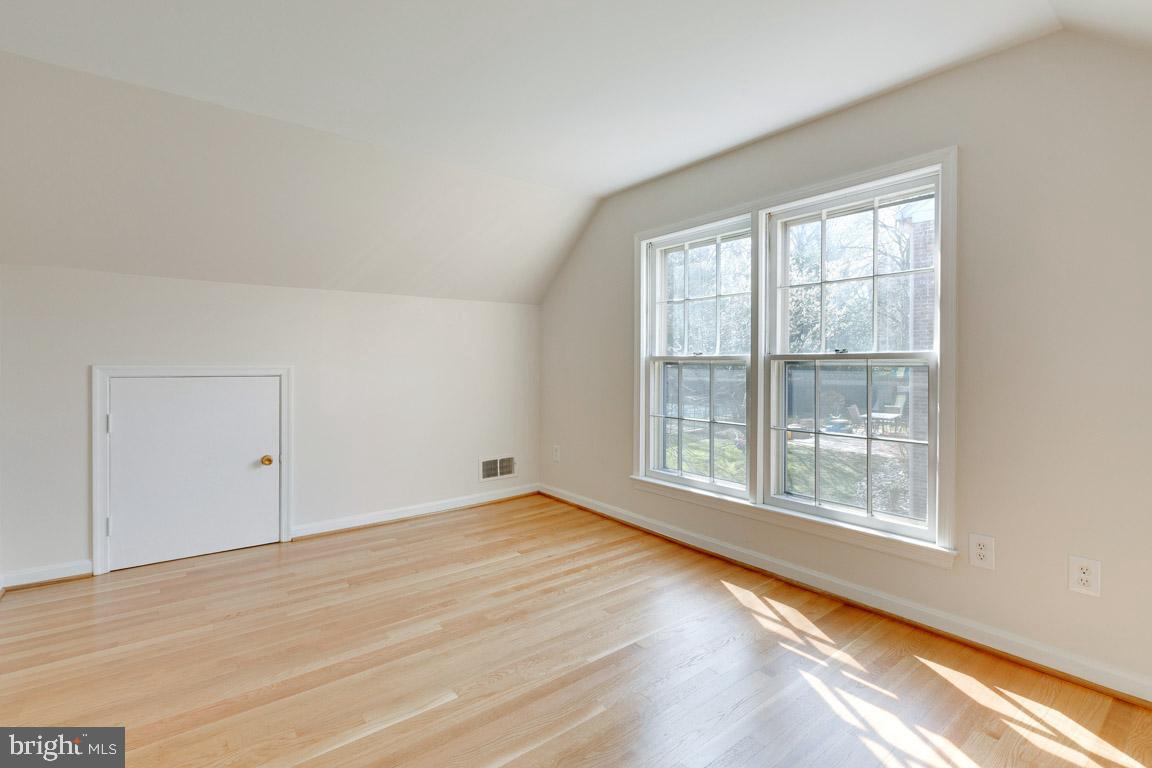 11805 Magruder LANE