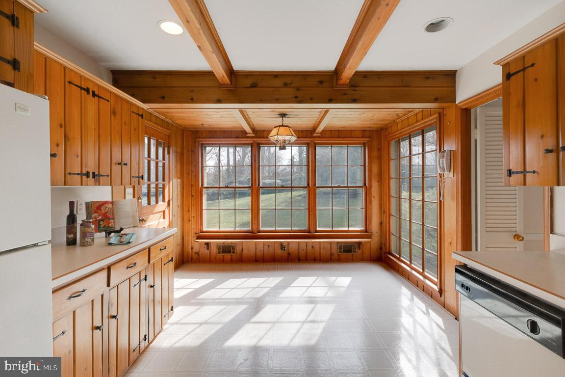 11805 Magruder LANE