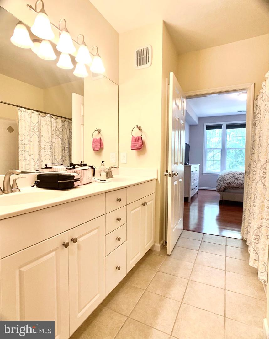 23 Arch PLACE Unit: 274