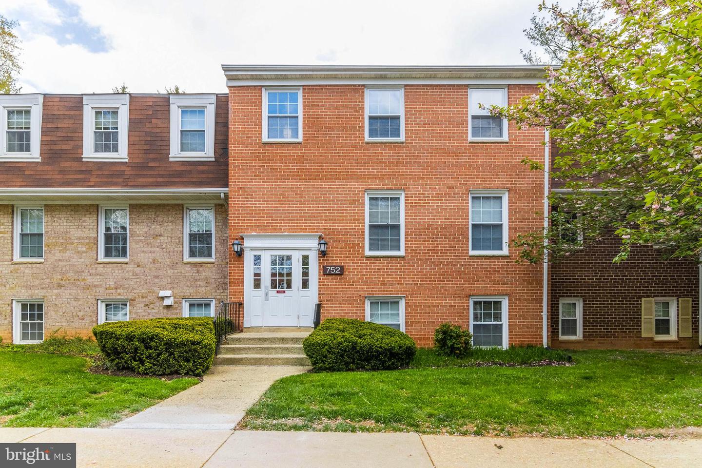 752 Quince Orchard BOULEVARD Unit: 102