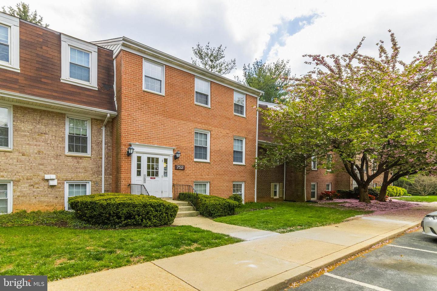 752 Quince Orchard BOULEVARD Unit: 102