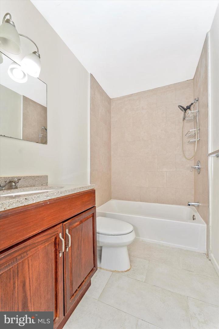 864 College PARKWAY Unit: 202