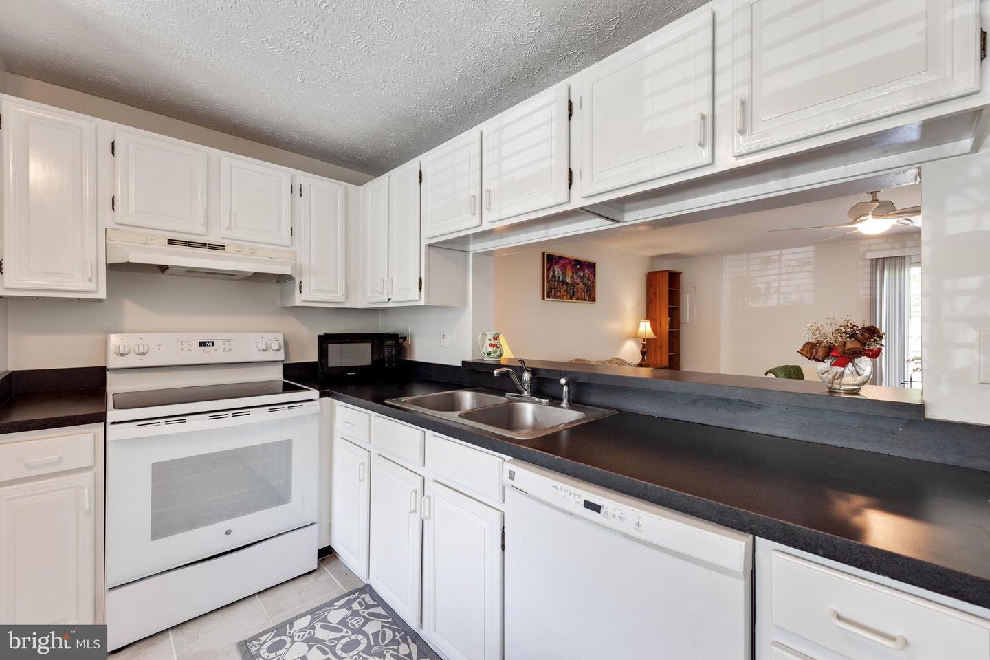 18604 Cross Country LANE
