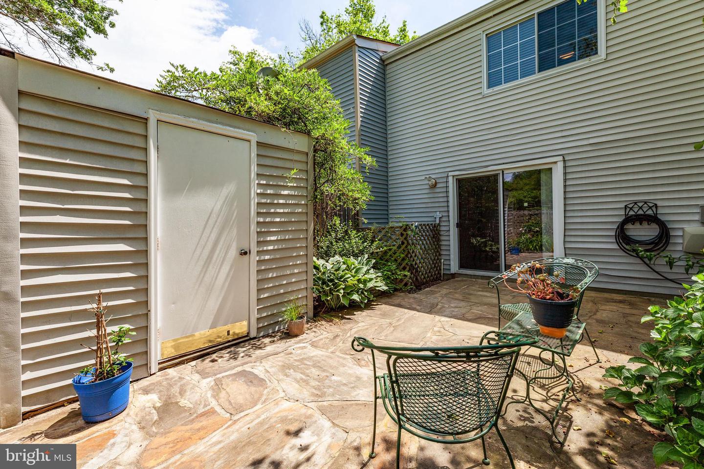 18604 Cross Country LANE