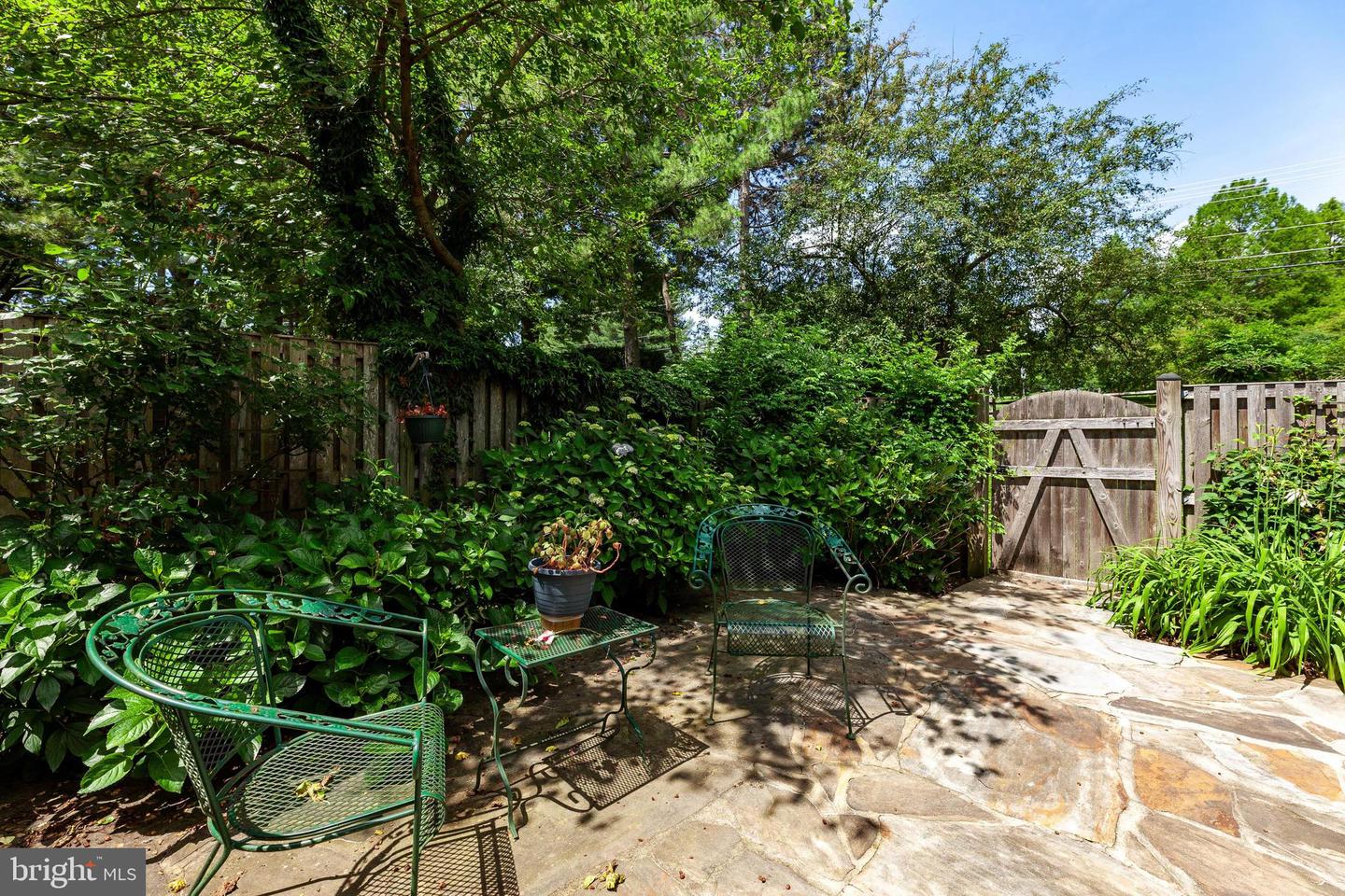 18604 Cross Country LANE