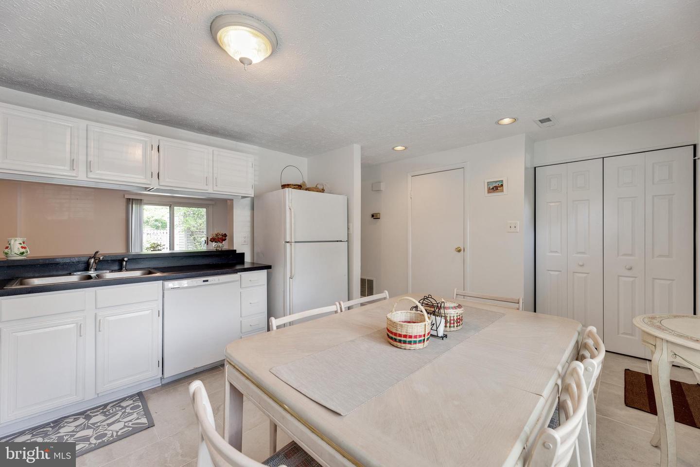 18604 Cross Country LANE