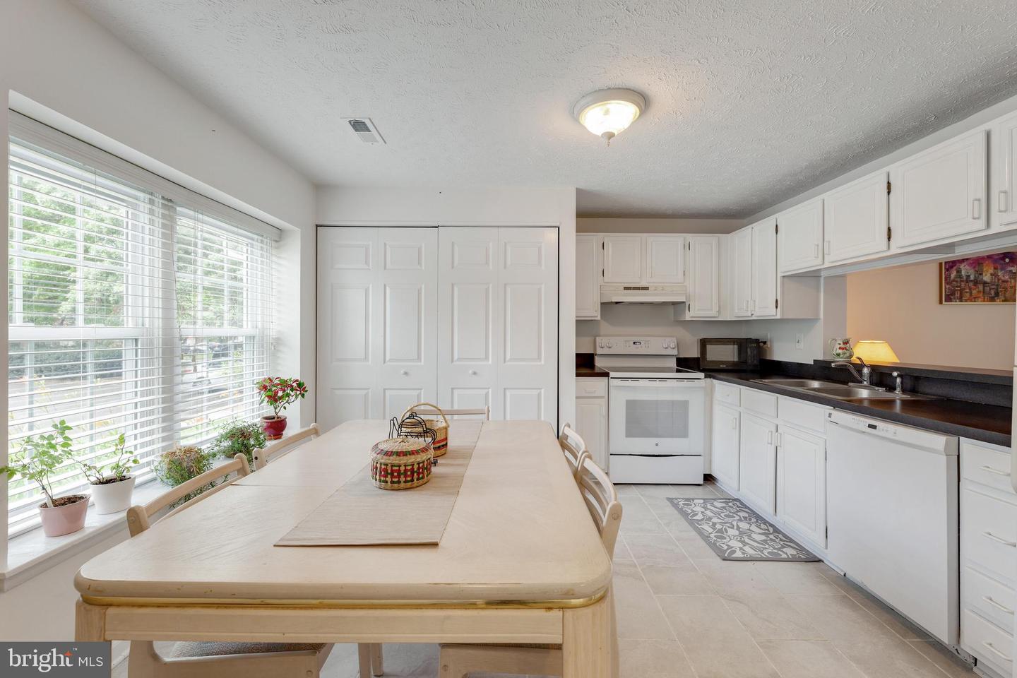 18604 Cross Country LANE