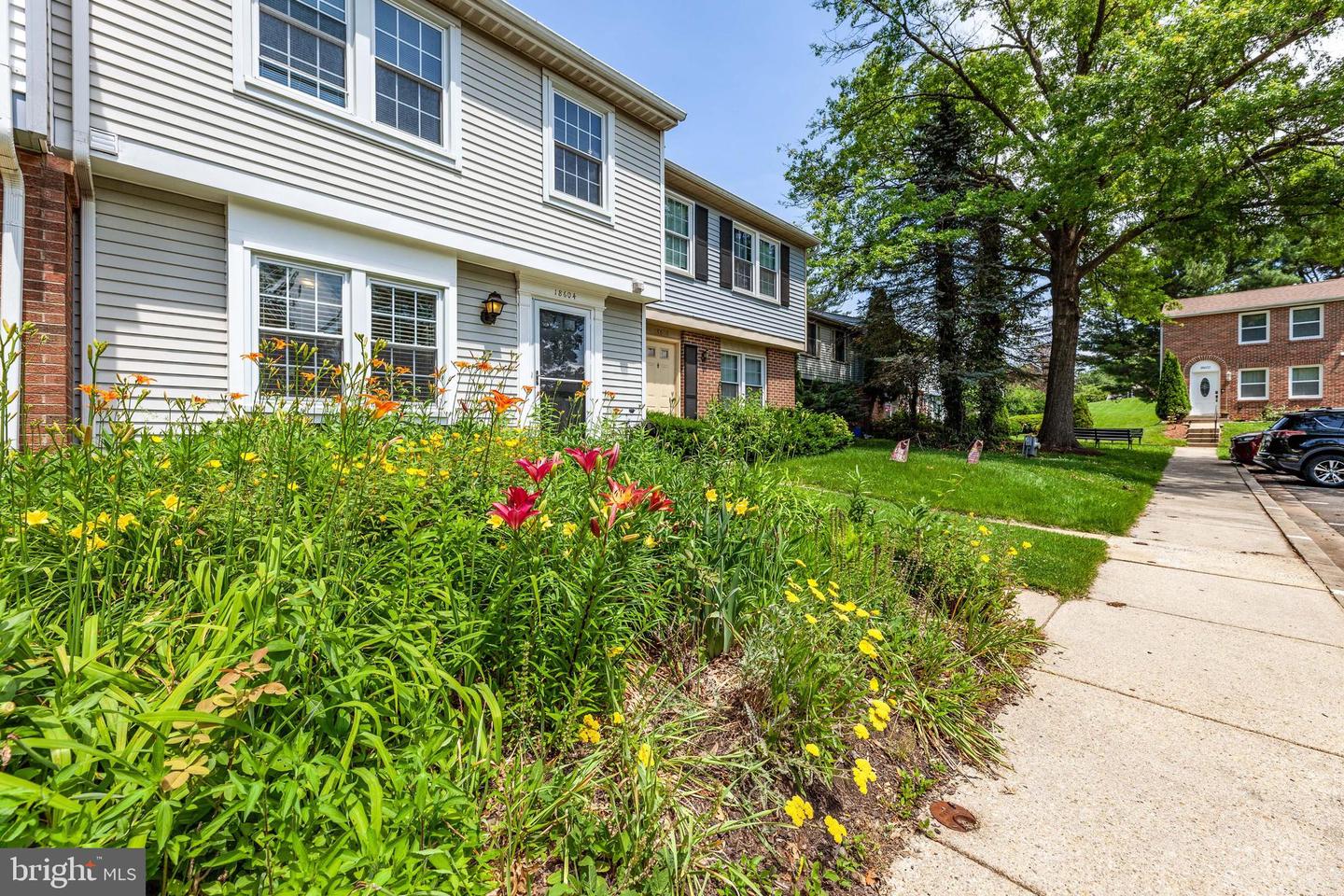 18604 Cross Country LANE