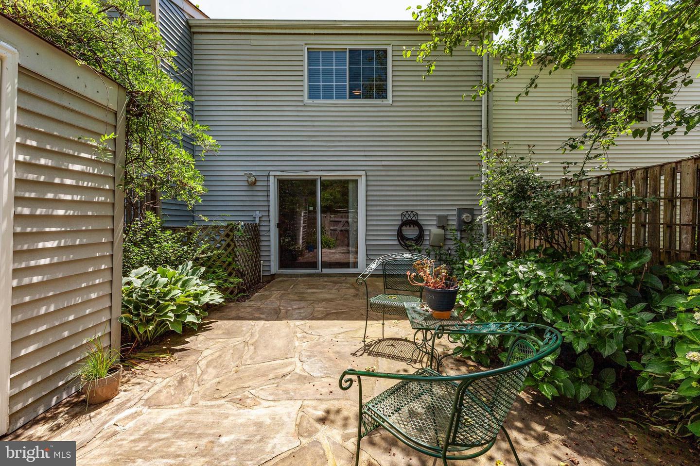18604 Cross Country LANE