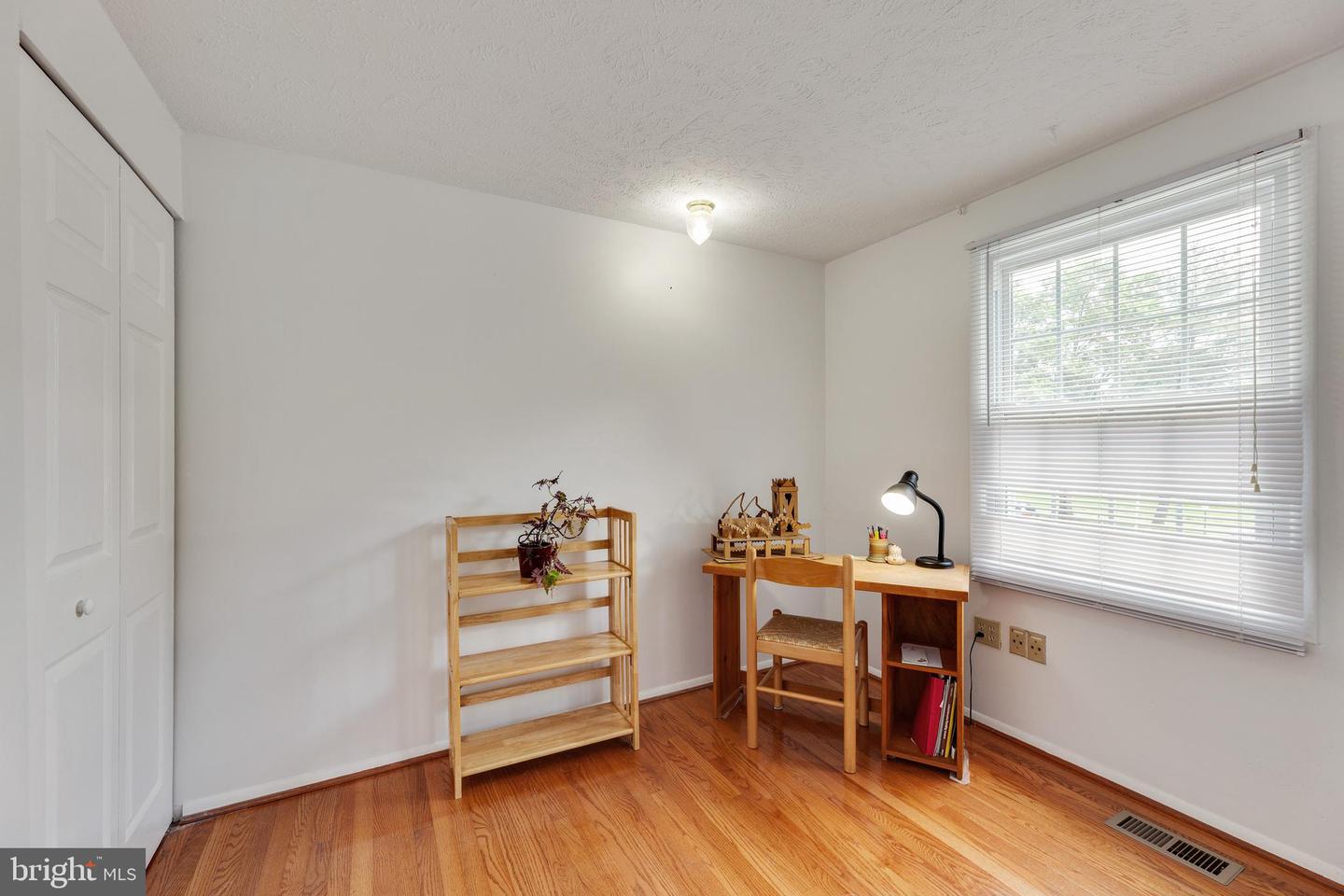 18604 Cross Country LANE