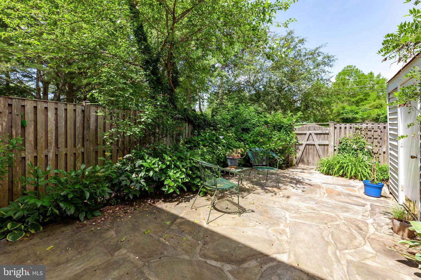 18604 Cross Country LANE