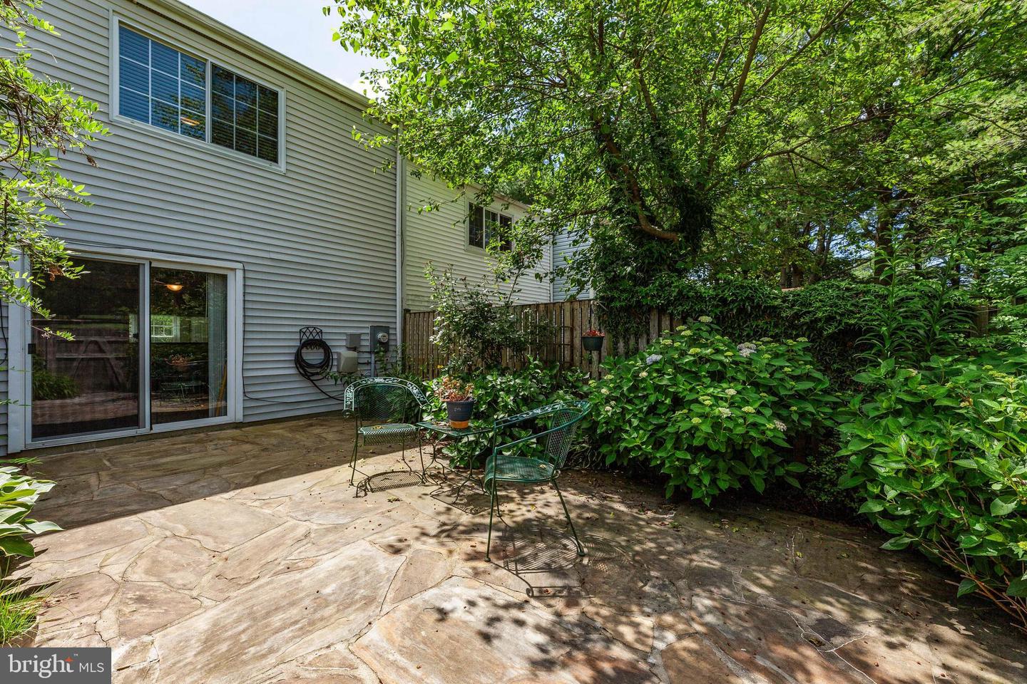 18604 Cross Country LANE