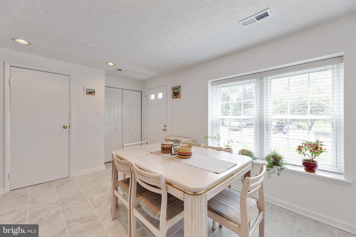 18604 Cross Country LANE