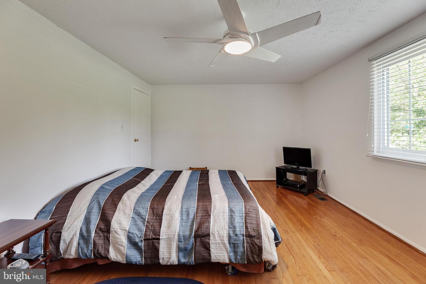 18604 Cross Country LANE