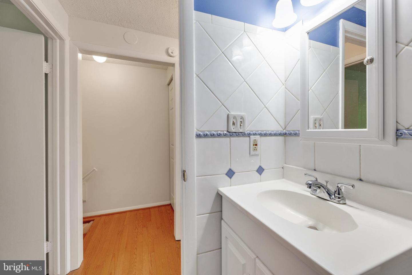 18604 Cross Country LANE