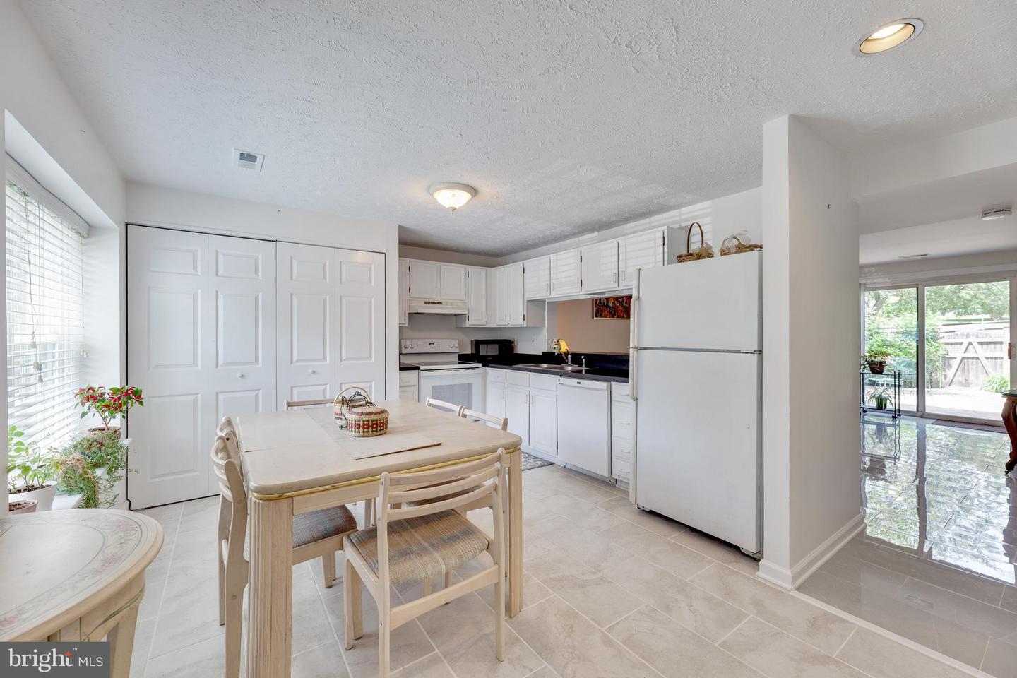18604 Cross Country LANE