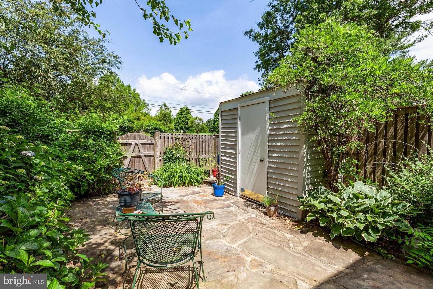 18604 Cross Country LANE