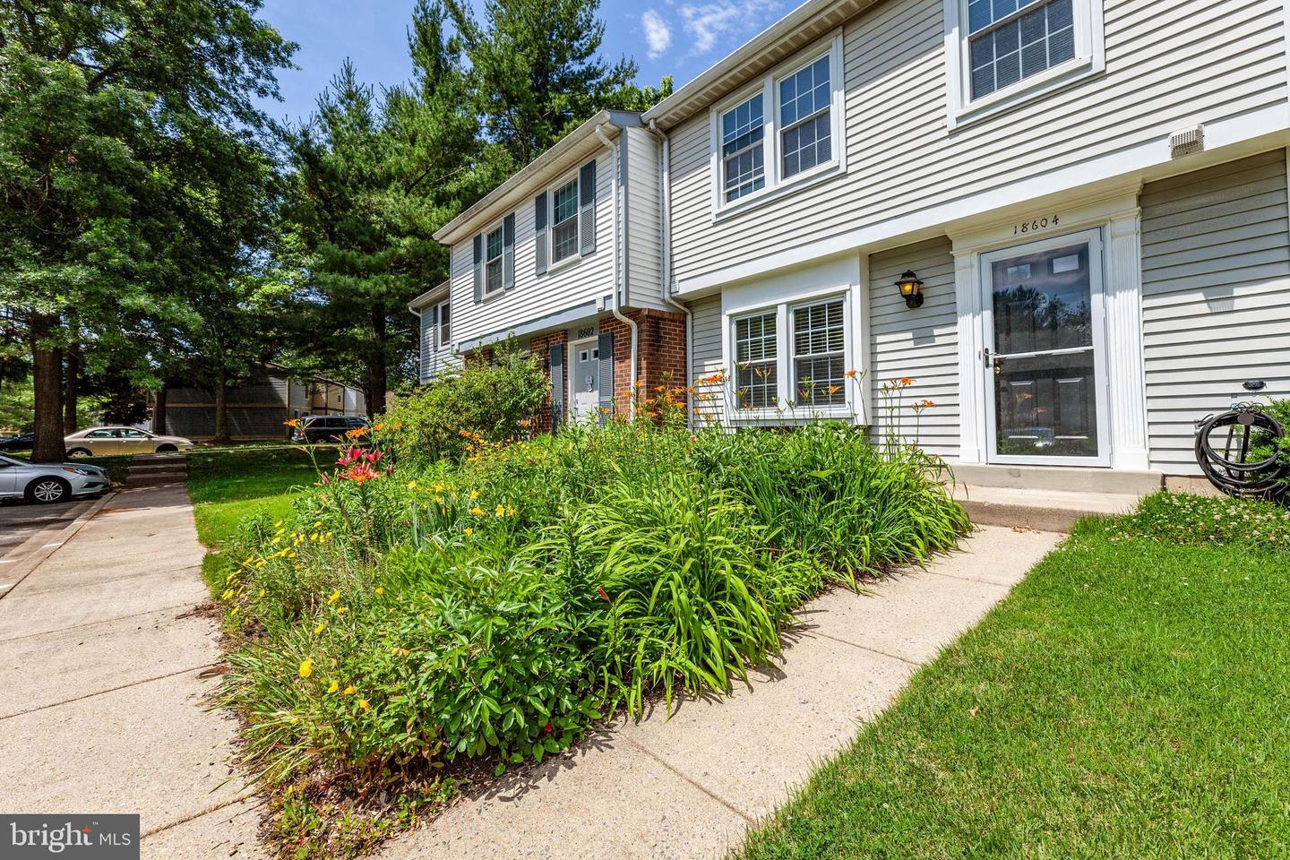 18604 Cross Country LANE