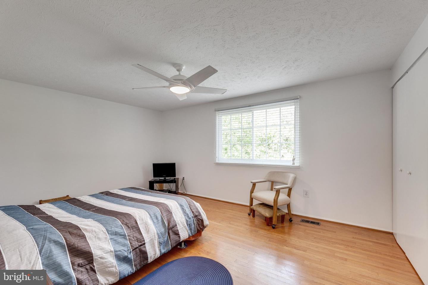 18604 Cross Country LANE