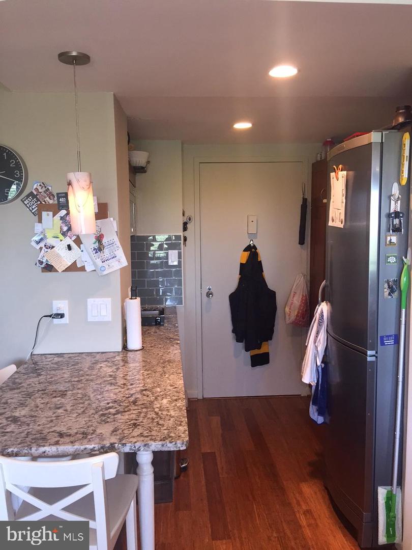 10201 Grosvenor PLACE Unit: 1504-A