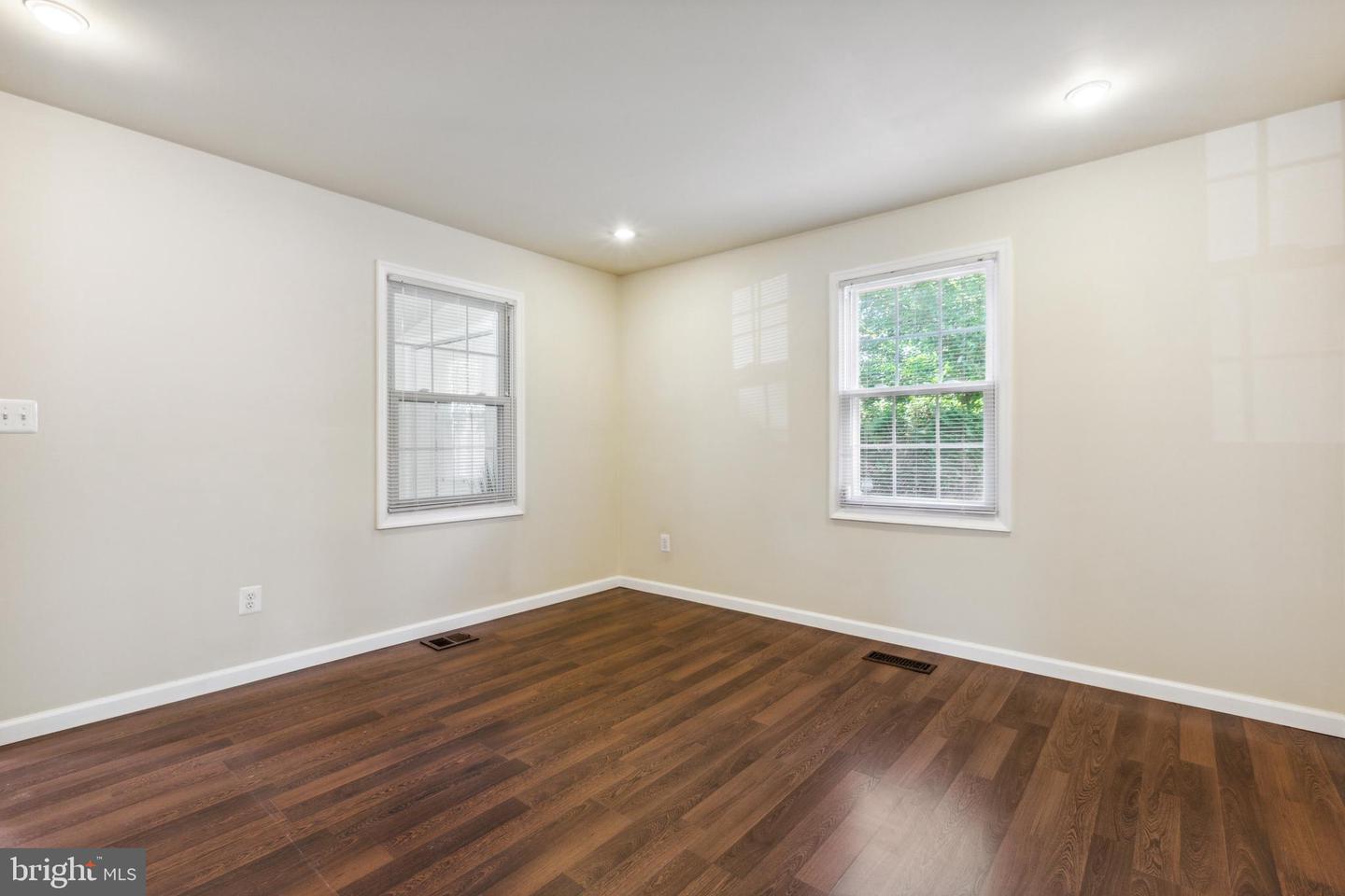1002 Paul DRIVE