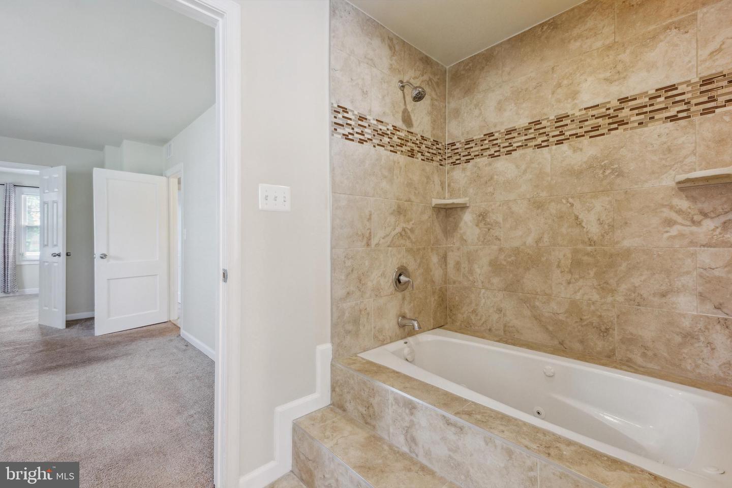 1002 Paul DRIVE
