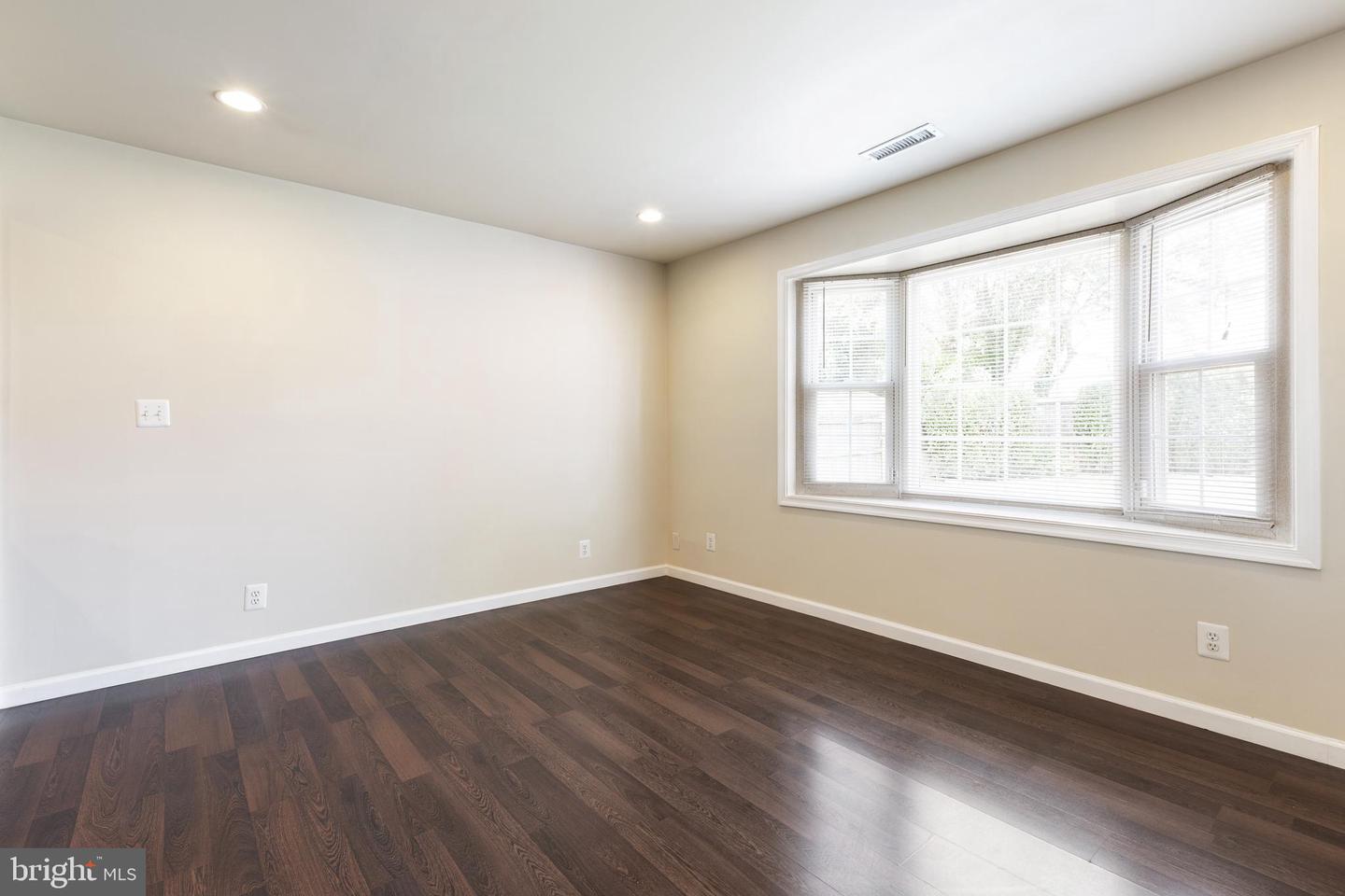 1002 Paul DRIVE
