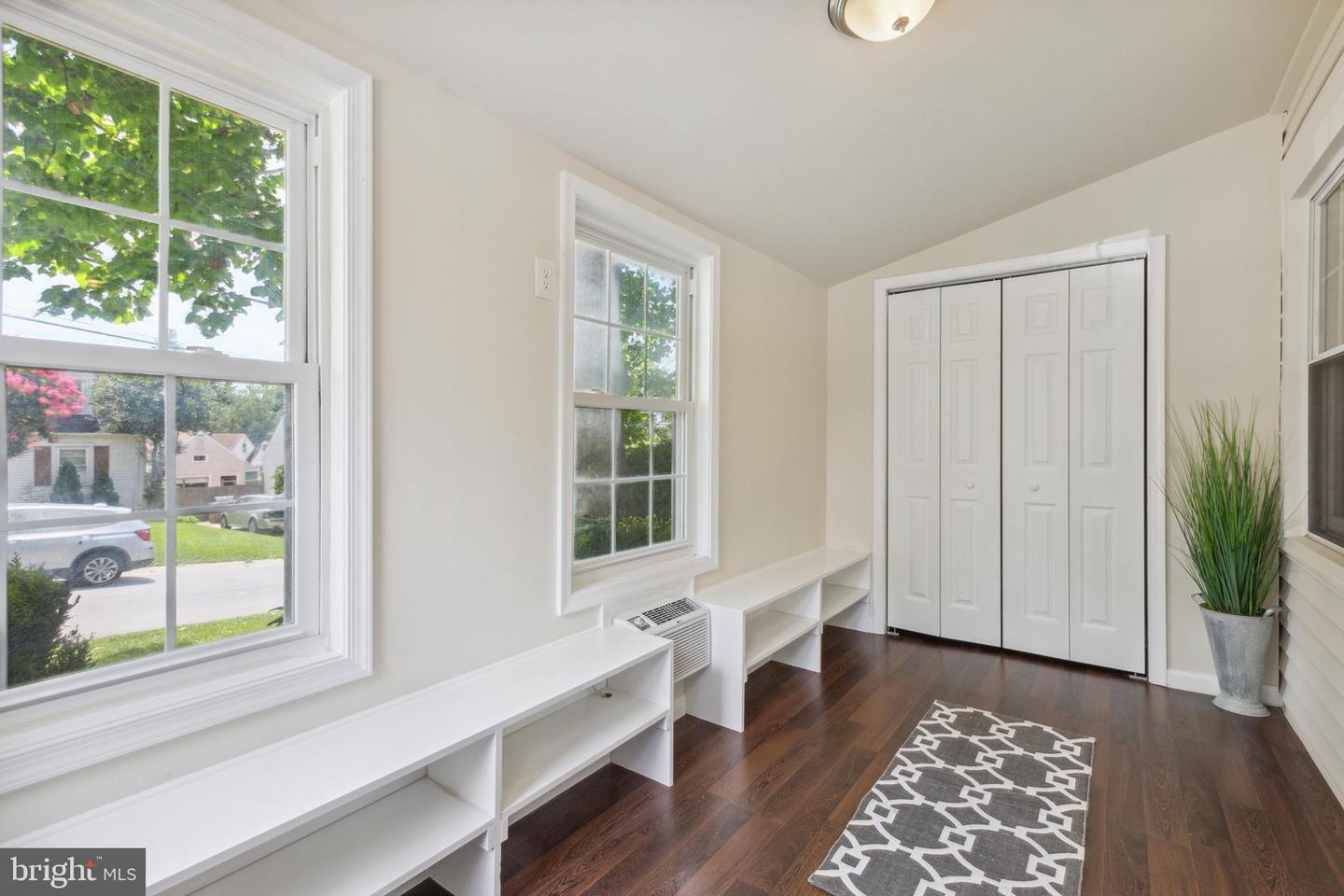 1002 Paul DRIVE