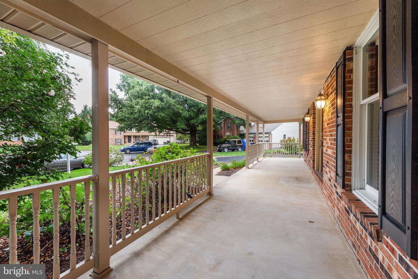 18813 Luray COURT