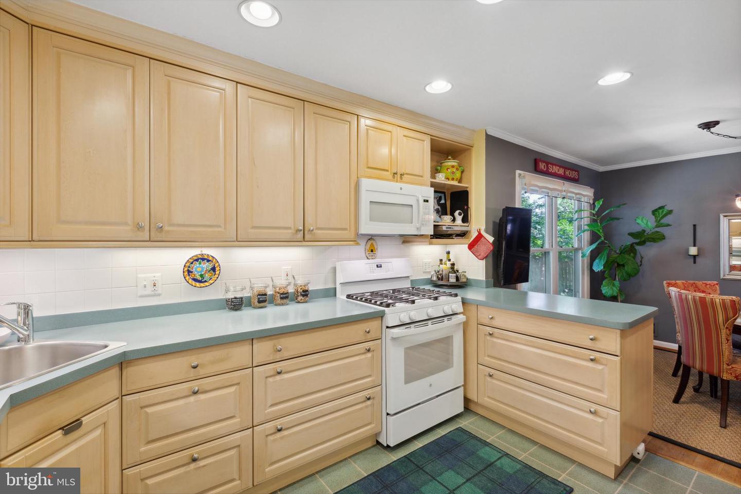 13915 Bauer DRIVE