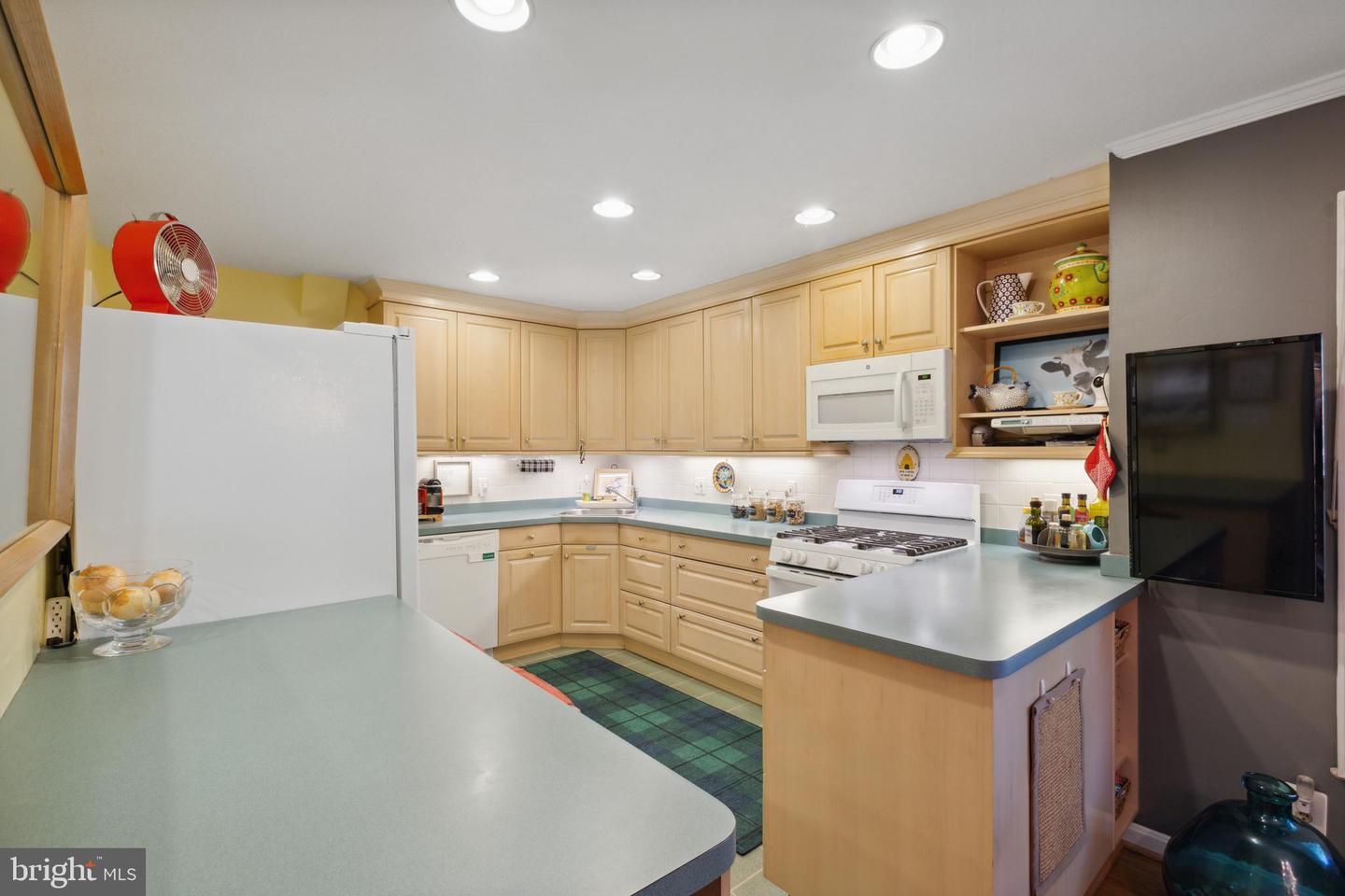 13915 Bauer DRIVE