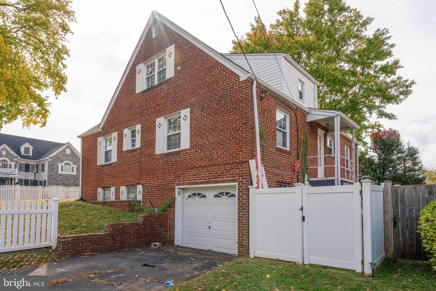 2001 Linden LANE