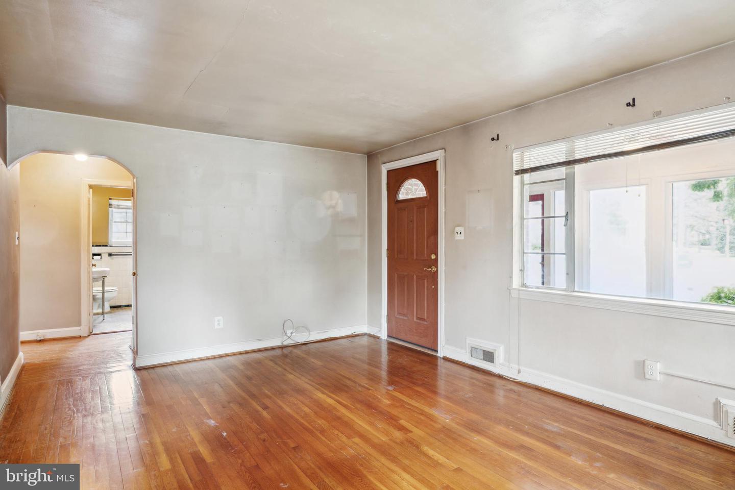 2001 Linden LANE
