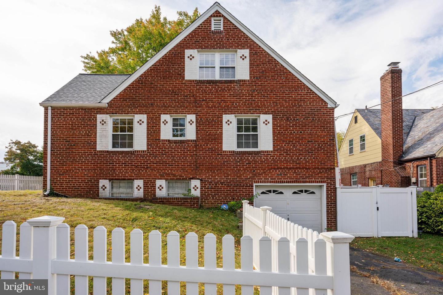 2001 Linden LANE