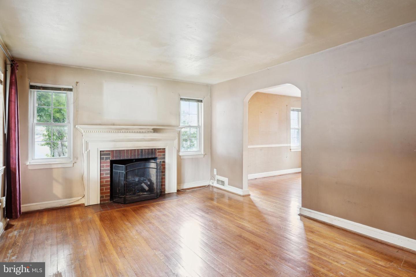 2001 Linden LANE