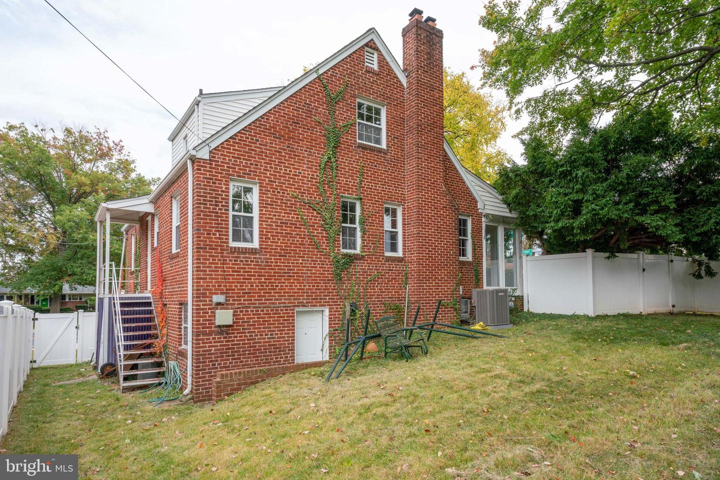 2001 Linden LANE