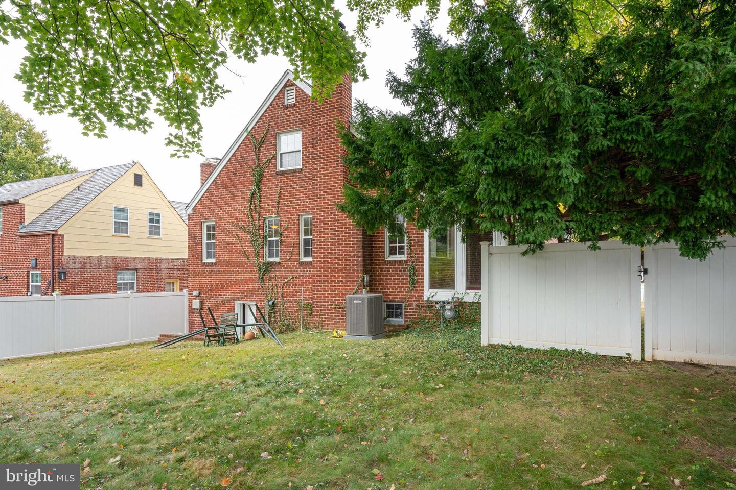 2001 Linden LANE