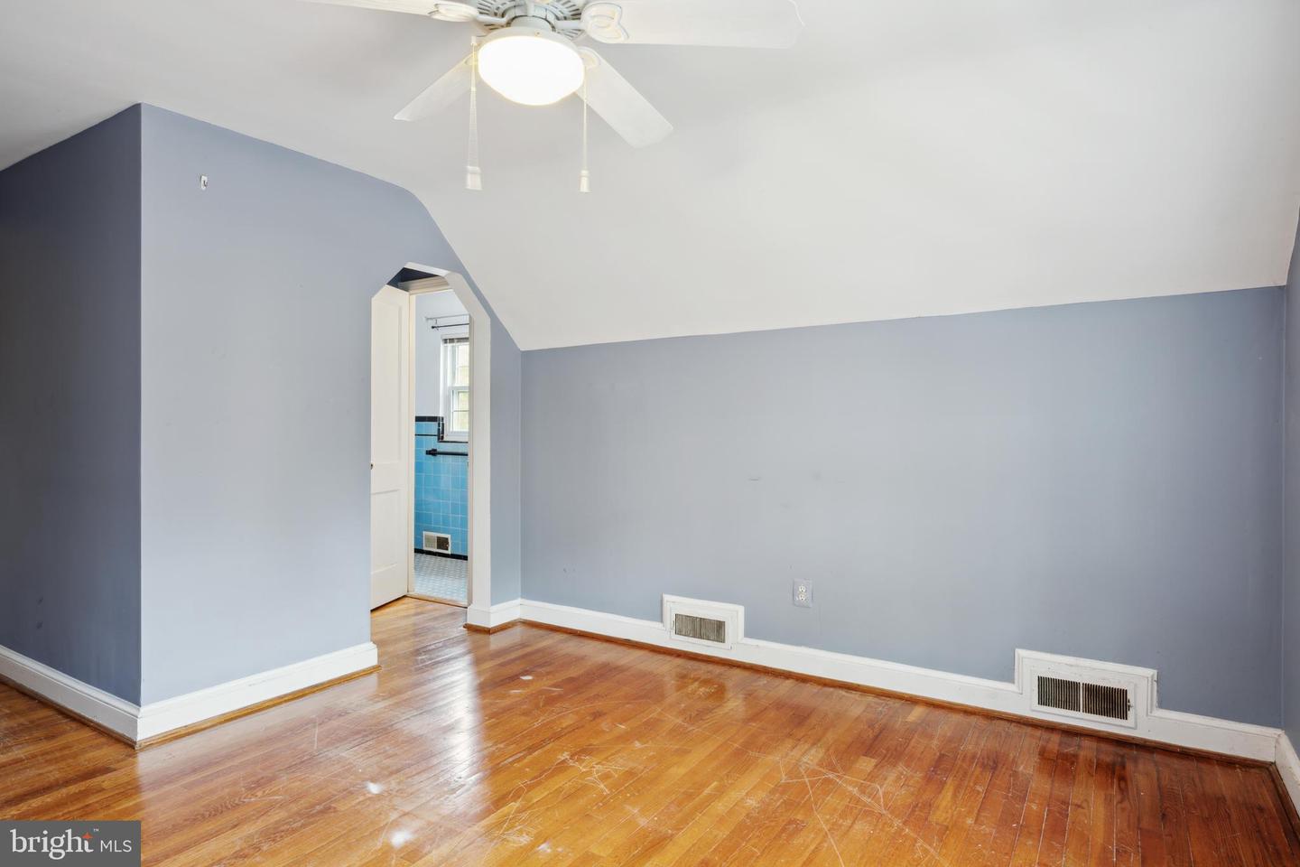 2001 Linden LANE
