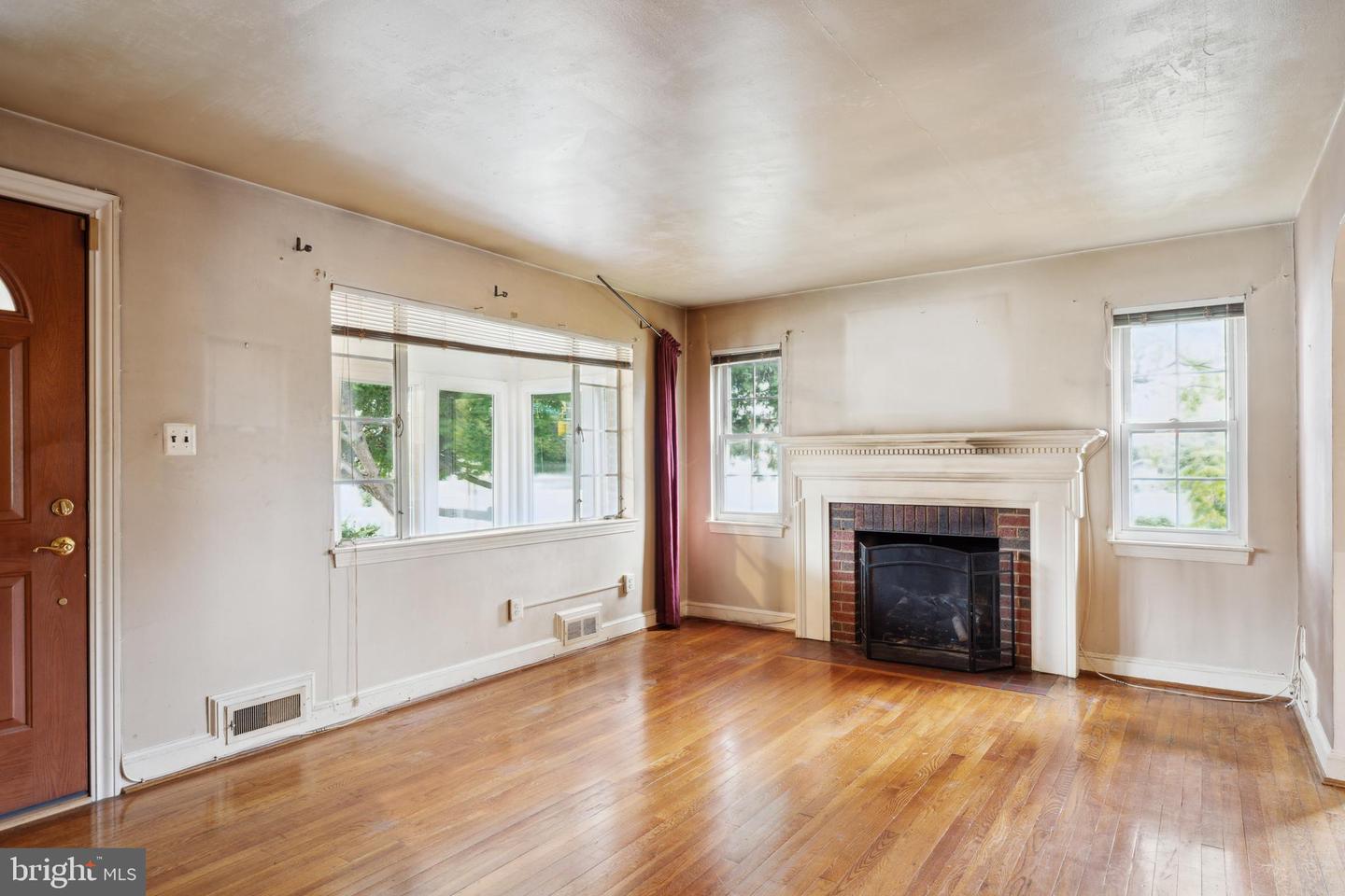 2001 Linden LANE