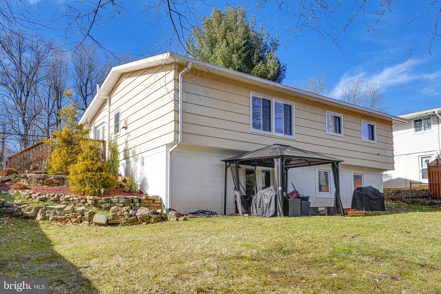 14305 Woodcrest DRIVE